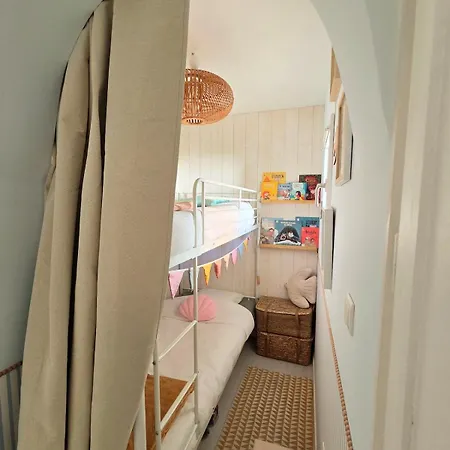 Apartament La De La